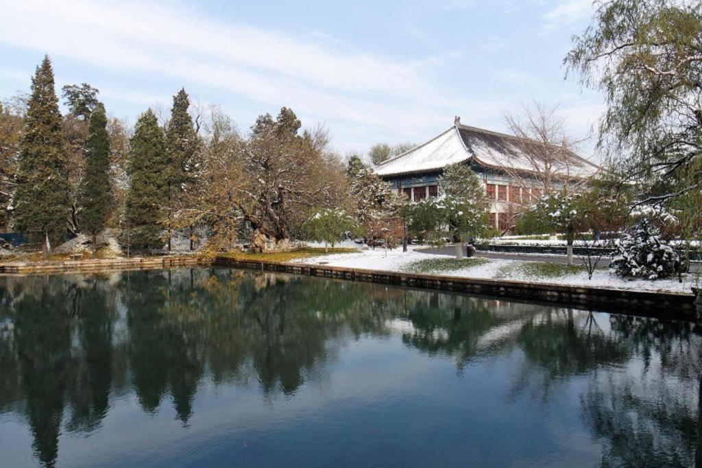 The Lakeview Hotel Beijing Exterior photo