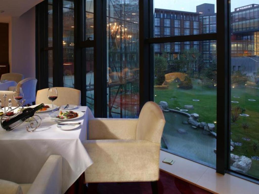 The Lakeview Hotel Beijing Exterior photo