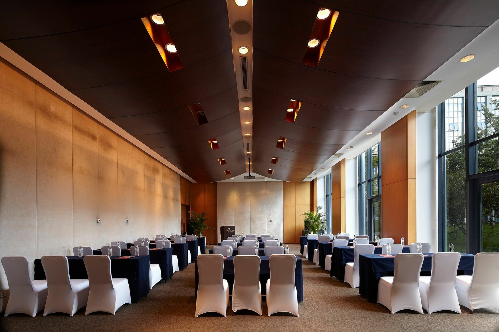 The Lakeview Hotel Beijing Exterior photo